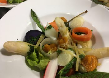 Voorgerecht met wortel asperge en biet